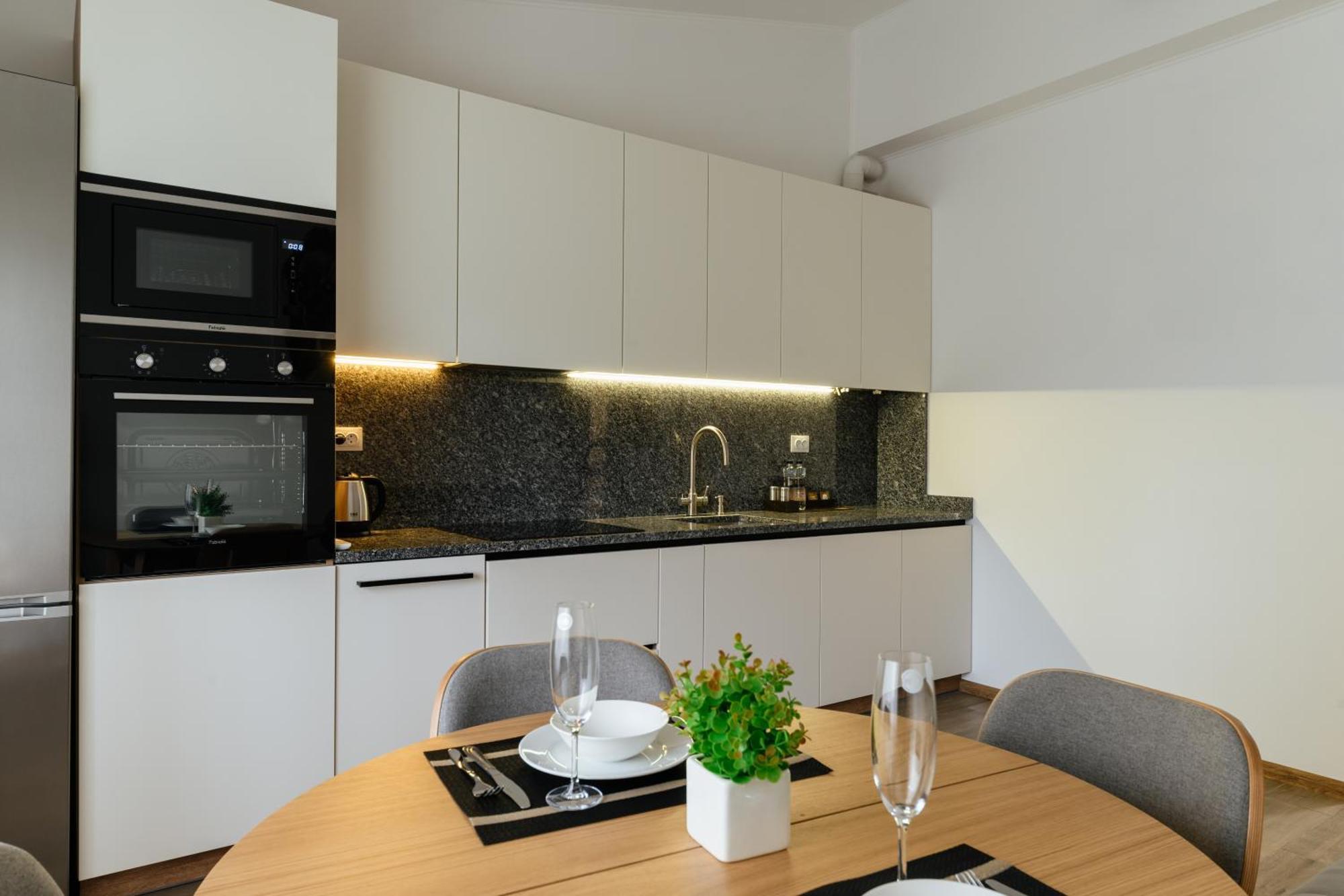 Luxury Apartment *