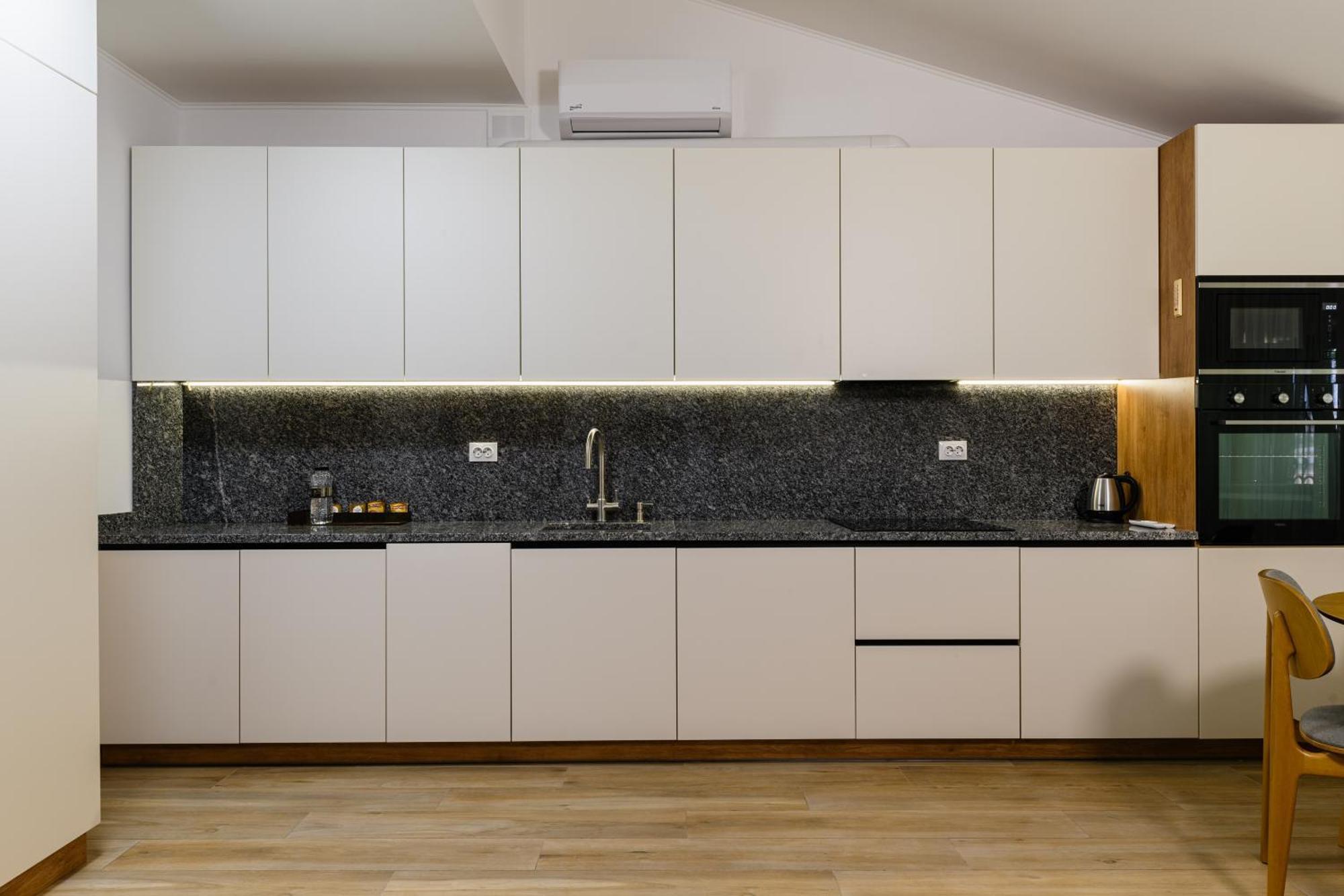 Luxury Apartment *